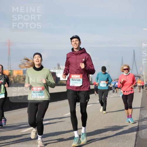 03.10.2025 - Köhlbrandbrückenlauf Jannik Wohlers http://msf.ph/oto/9083597 03.10.2025 10:06:15 Position 3 2310, 1160 meine-sportfotos.de