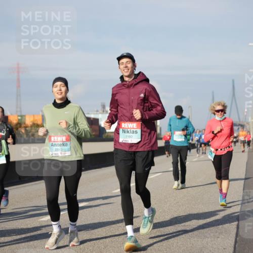 03.10.2025 - Köhlbrandbrückenlauf Jannik Wohlers http://msf.ph/oto/9083602 03.10.2025 10:06:15 Position 3 2310, 1160 meine-sportfotos.de