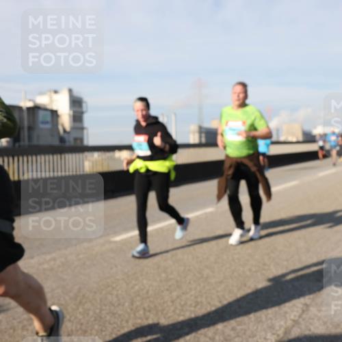 03.10.2025 - Köhlbrandbrückenlauf Lena Gebhardt http://msf.ph/oto/9083610 03.10.2025 10:04:58 Position 2  meine-sportfotos.de