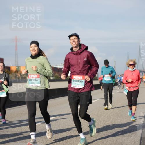 03.10.2025 - Köhlbrandbrückenlauf Jannik Wohlers http://msf.ph/oto/9083613 03.10.2025 10:06:15 Position 3 2310, 1160 meine-sportfotos.de