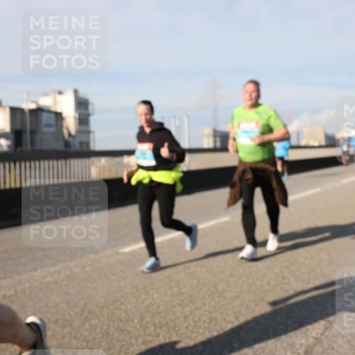 03.10.2025 - Köhlbrandbrückenlauf Lena Gebhardt http://msf.ph/oto/9083619 03.10.2025 10:04:58 Position 2  meine-sportfotos.de