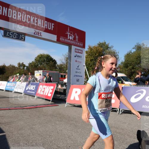 03.10.2025 - Köhlbrandbrückenlauf Lena Gebhardt http://msf.ph/oto/9083620 03.10.2025 13:50:19 Ziel 5225, 5547, 5611, 5612 meine-sportfotos.de