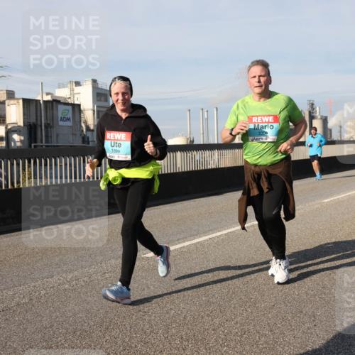 03.10.2025 - Köhlbrandbrückenlauf Lena Gebhardt http://msf.ph/oto/9083629 03.10.2025 10:04:58 Position 2 3399, 339 meine-sportfotos.de