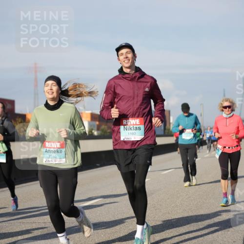 03.10.2025 - Köhlbrandbrückenlauf Jannik Wohlers http://msf.ph/oto/9083630 03.10.2025 10:06:15 Position 3 2310, 1160 meine-sportfotos.de