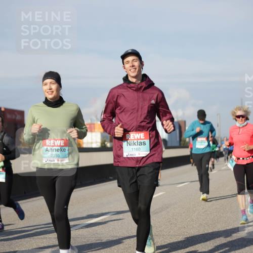 03.10.2025 - Köhlbrandbrückenlauf Jannik Wohlers http://msf.ph/oto/9083638 03.10.2025 10:06:16 Position 3 2310, 1160 meine-sportfotos.de