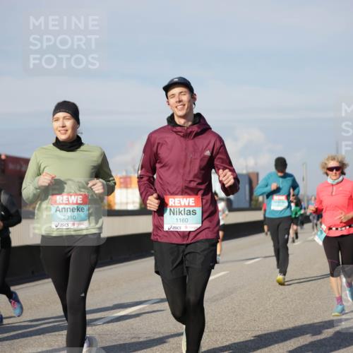 03.10.2025 - Köhlbrandbrückenlauf Jannik Wohlers http://msf.ph/oto/9083642 03.10.2025 10:06:16 Position 3 2310, 1160 meine-sportfotos.de