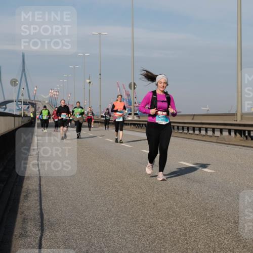 03.10.2025 - Köhlbrandbrückenlauf Fabian Wolf http://msf.ph/oto/9083644 03.10.2025 10:19:23 Position 3 2531 meine-sportfotos.de