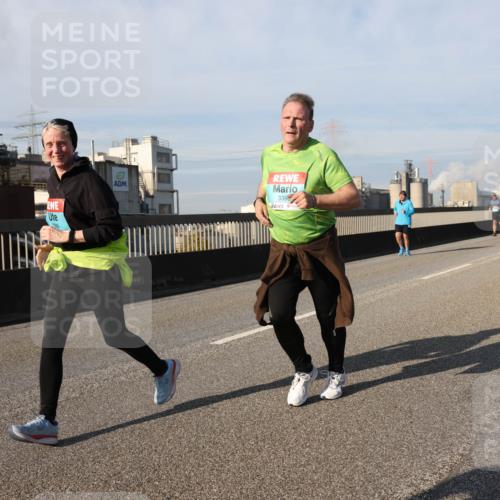 03.10.2025 - Köhlbrandbrückenlauf Lena Gebhardt http://msf.ph/oto/9083646 03.10.2025 10:04:59 Position 2 3398 meine-sportfotos.de