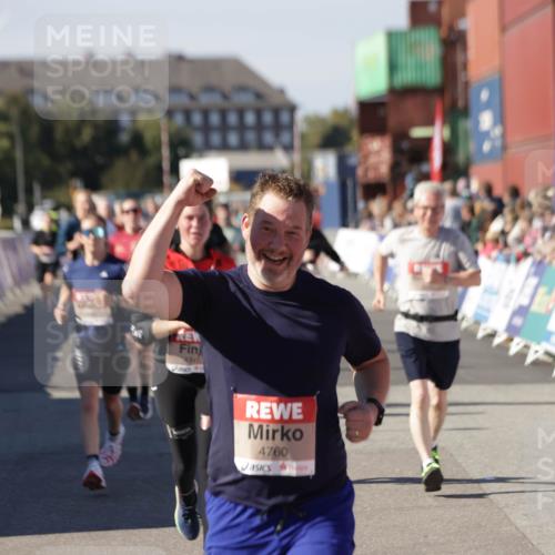 03.10.2025 - Köhlbrandbrückenlauf Jannik Wohlers http://msf.ph/oto/9083647 03.10.2025 13:18:25 Ziel 4154, 4280, 4341, 4560, 4581, 4600, 4760, 4819, 4882, 5192, 5379, 5440, 5691, 5722, 5816, 6001 meine-sportfotos.de