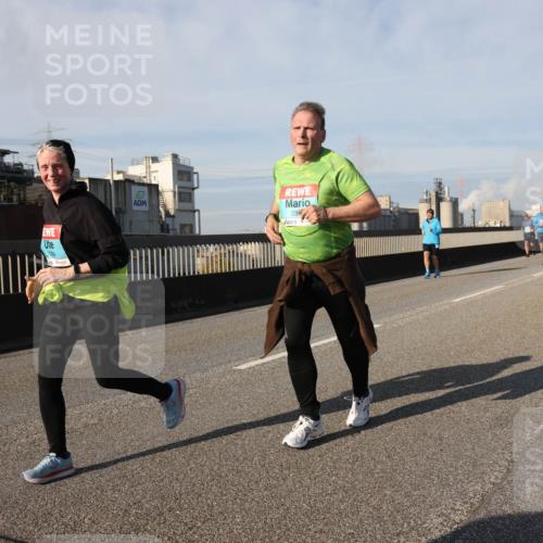 03.10.2025 - Köhlbrandbrückenlauf Lena Gebhardt http://msf.ph/oto/9083652 03.10.2025 10:04:59 Position 2 33 meine-sportfotos.de