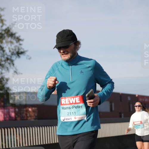 03.10.2025 - Köhlbrandbrückenlauf Jannik Wohlers http://msf.ph/oto/9083662 03.10.2025 10:06:21 Position 3 2111, 6 meine-sportfotos.de
