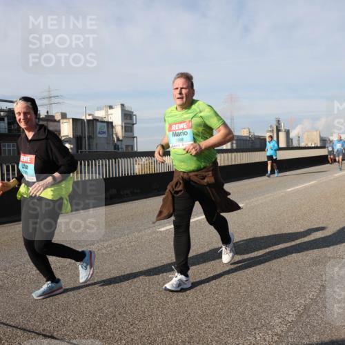 03.10.2025 - Köhlbrandbrückenlauf Lena Gebhardt http://msf.ph/oto/9083666 03.10.2025 10:04:59 Position 2 399, 3398 meine-sportfotos.de