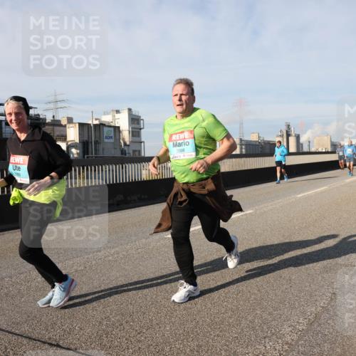 03.10.2025 - Köhlbrandbrückenlauf Lena Gebhardt http://msf.ph/oto/9083672 03.10.2025 10:04:59 Position 2 3399, 3398 meine-sportfotos.de