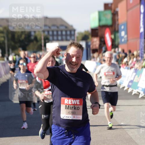 03.10.2025 - Köhlbrandbrückenlauf Jannik Wohlers http://msf.ph/oto/9083677 03.10.2025 13:18:25 Ziel 4154, 4280, 4341, 4560, 4581, 4600, 4760, 4819, 4882, 5192, 5379, 5440, 5691, 5722, 5816, 6001 meine-sportfotos.de