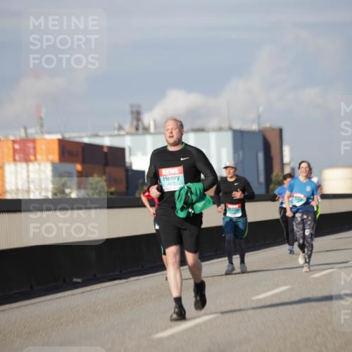 03.10.2025 - Köhlbrandbrückenlauf Jannik Wohlers http://msf.ph/oto/9083678 03.10.2025 10:06:22 Position 3 2873 meine-sportfotos.de