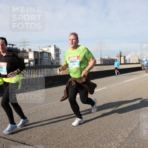 03.10.2025 - Köhlbrandbrückenlauf Lena Gebhardt http://msf.ph/oto/9083680 03.10.2025 10:04:59 Position 2  meine-sportfotos.de