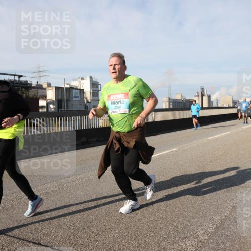 03.10.2025 - Köhlbrandbrückenlauf Lena Gebhardt http://msf.ph/oto/9083686 03.10.2025 10:04:59 Position 2 3399, 3398 meine-sportfotos.de