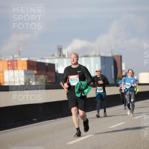 03.10.2025 - Köhlbrandbrückenlauf Jannik Wohlers http://msf.ph/oto/9083687 03.10.2025 10:06:22 Position 3 2873 meine-sportfotos.de