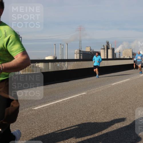 03.10.2025 - Köhlbrandbrückenlauf Lena Gebhardt http://msf.ph/oto/9083690 03.10.2025 10:04:59 Position 2 3398 meine-sportfotos.de