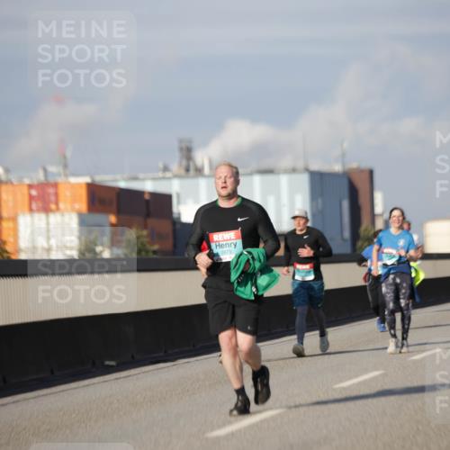 03.10.2025 - Köhlbrandbrückenlauf Jannik Wohlers http://msf.ph/oto/9083691 03.10.2025 10:06:22 Position 3 2873 meine-sportfotos.de
