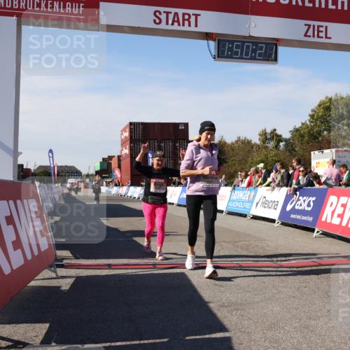 03.10.2025 - Köhlbrandbrückenlauf Lena Gebhardt http://msf.ph/oto/9083694 03.10.2025 13:50:21 Ziel 5225, 5547, 5611, 5612 meine-sportfotos.de