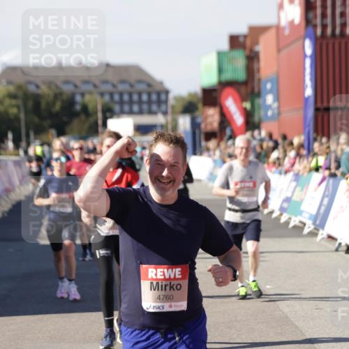 03.10.2025 - Köhlbrandbrückenlauf Jannik Wohlers http://msf.ph/oto/9083719 03.10.2025 13:18:25 Ziel 4154, 4280, 4341, 4560, 4581, 4600, 4760, 4819, 4882, 5192, 5379, 5440, 5691, 5722, 5816, 6001 meine-sportfotos.de