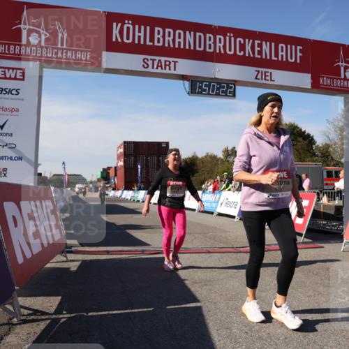 03.10.2025 - Köhlbrandbrückenlauf Lena Gebhardt http://msf.ph/oto/9083723 03.10.2025 13:50:23 Ziel 5225, 5294, 5547, 5611, 5612 meine-sportfotos.de