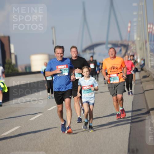 03.10.2025 - Köhlbrandbrückenlauf Jannik Wohlers http://msf.ph/oto/9083739 03.10.2025 10:06:27 Position 3 2861 meine-sportfotos.de