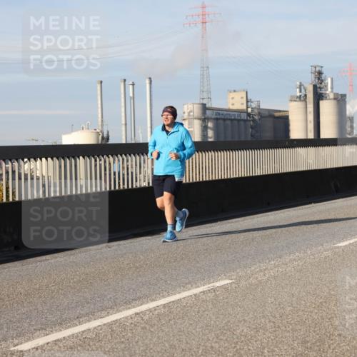 03.10.2025 - Köhlbrandbrückenlauf Lena Gebhardt http://msf.ph/oto/9083744 03.10.2025 10:05:01 Position 2  meine-sportfotos.de