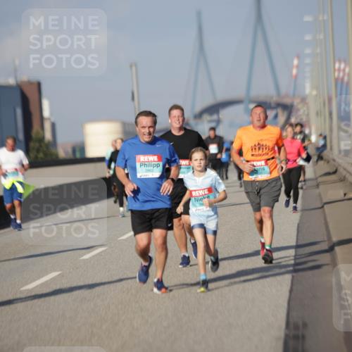 03.10.2025 - Köhlbrandbrückenlauf Jannik Wohlers http://msf.ph/oto/9083750 03.10.2025 10:06:27 Position 3 2862 meine-sportfotos.de