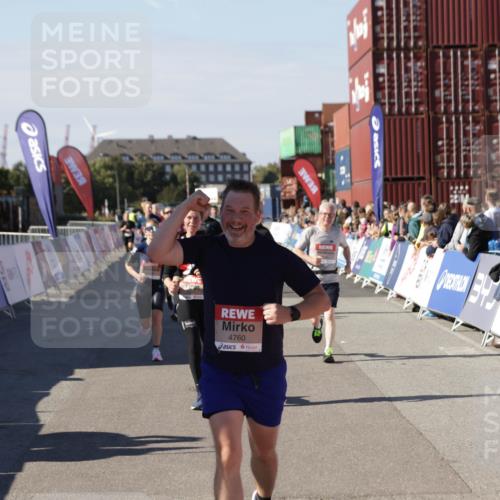 03.10.2025 - Köhlbrandbrückenlauf Jannik Wohlers http://msf.ph/oto/9083752 03.10.2025 13:18:25 Ziel 4154, 4280, 4341, 4560, 4581, 4600, 4760, 4819, 4882, 5192, 5379, 5440, 5691, 5722, 5816, 6001 meine-sportfotos.de