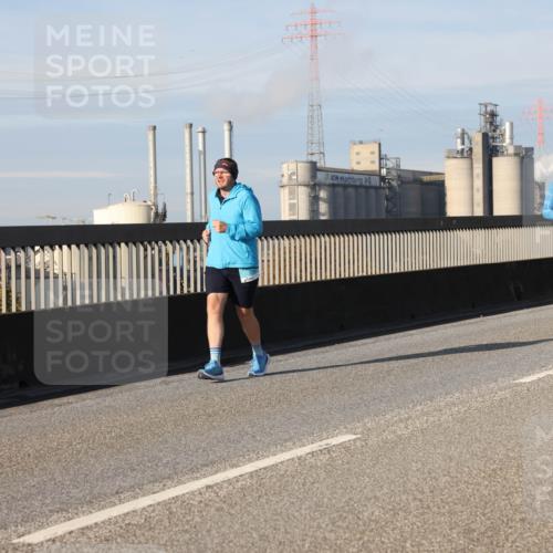 03.10.2025 - Köhlbrandbrückenlauf Lena Gebhardt http://msf.ph/oto/9083754 03.10.2025 10:05:01 Position 2  meine-sportfotos.de