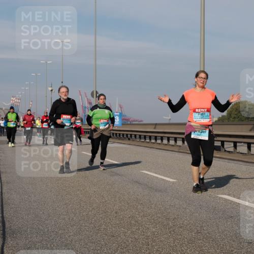 03.10.2025 - Köhlbrandbrückenlauf Fabian Wolf http://msf.ph/oto/9083755 03.10.2025 10:19:32 Position 3 2483, 2620 meine-sportfotos.de
