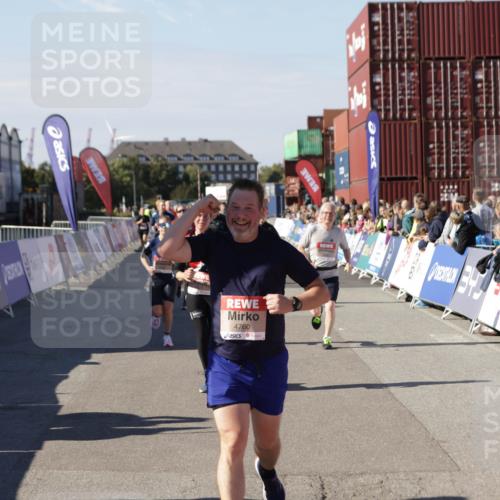 03.10.2025 - Köhlbrandbrückenlauf Jannik Wohlers http://msf.ph/oto/9083769 03.10.2025 13:18:25 Ziel 4154, 4280, 4341, 4560, 4581, 4600, 4760, 4819, 4882, 5192, 5379, 5440, 5691, 5722, 5816, 6001 meine-sportfotos.de