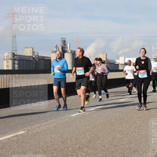 03.10.2025 - Köhlbrandbrückenlauf Lena Gebhardt http://msf.ph/oto/9083771 03.10.2025 10:05:02 Position 2 2229, 2356 meine-sportfotos.de