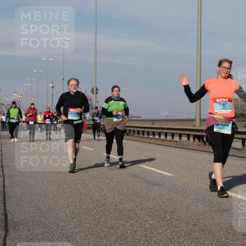 03.10.2025 - Köhlbrandbrückenlauf Fabian Wolf http://msf.ph/oto/9083785 03.10.2025 10:19:32 Position 3 2483, 2620 meine-sportfotos.de