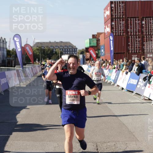 03.10.2025 - Köhlbrandbrückenlauf Jannik Wohlers http://msf.ph/oto/9083787 03.10.2025 13:18:25 Ziel 4154, 4280, 4341, 4560, 4581, 4600, 4760, 4819, 4882, 5192, 5379, 5440, 5691, 5722, 5816, 6001 meine-sportfotos.de