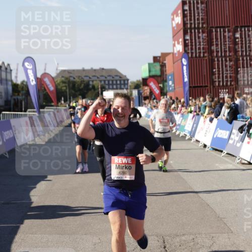 03.10.2025 - Köhlbrandbrückenlauf Jannik Wohlers http://msf.ph/oto/9083799 03.10.2025 13:18:25 Ziel 4154, 4280, 4341, 4560, 4581, 4600, 4760, 4819, 4882, 5192, 5379, 5440, 5691, 5722, 5816, 6001 meine-sportfotos.de