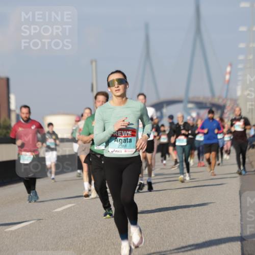 03.10.2025 - Köhlbrandbrückenlauf Jannik Wohlers http://msf.ph/oto/9083800 03.10.2025 09:56:01 Position 3 2381 meine-sportfotos.de