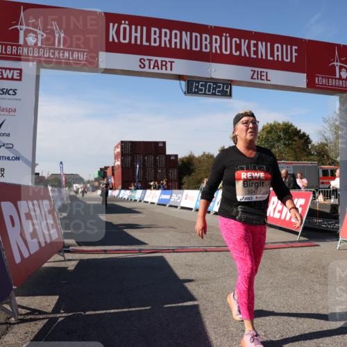 03.10.2025 - Köhlbrandbrückenlauf Lena Gebhardt http://msf.ph/oto/9083802 03.10.2025 13:50:24 Ziel 5225, 5294, 5547, 5611, 5612 meine-sportfotos.de