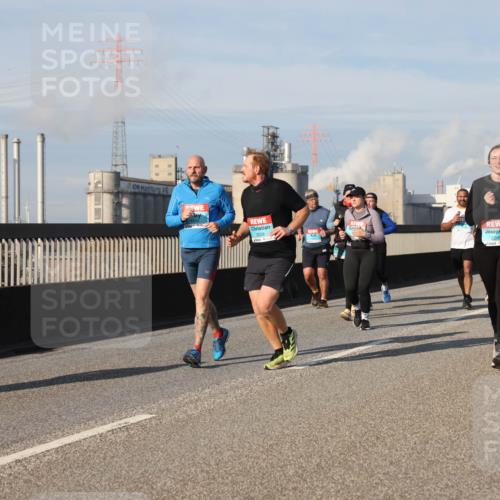 03.10.2025 - Köhlbrandbrückenlauf Lena Gebhardt http://msf.ph/oto/9083808 03.10.2025 10:05:02 Position 2 2229, 2289, 2356 meine-sportfotos.de
