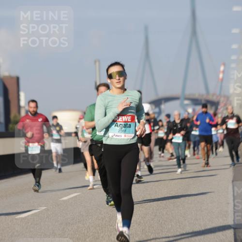 03.10.2025 - Köhlbrandbrückenlauf Jannik Wohlers http://msf.ph/oto/9083809 03.10.2025 09:56:01 Position 3 2381 meine-sportfotos.de