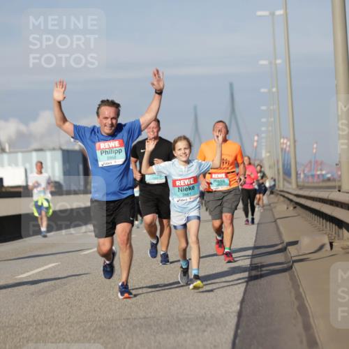 03.10.2025 - Köhlbrandbrückenlauf Jannik Wohlers http://msf.ph/oto/9083815 03.10.2025 10:06:30 Position 3 2862, 2861 meine-sportfotos.de
