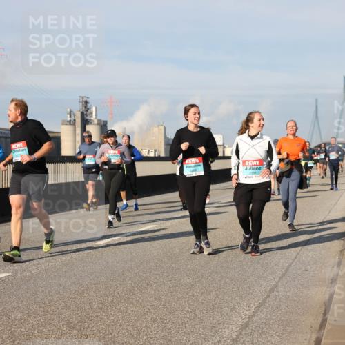 03.10.2025 - Köhlbrandbrückenlauf Lena Gebhardt http://msf.ph/oto/9083825 03.10.2025 10:05:03 Position 2 2289, 2356 meine-sportfotos.de