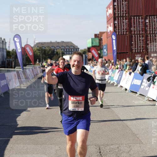 03.10.2025 - Köhlbrandbrückenlauf Jannik Wohlers http://msf.ph/oto/9083832 03.10.2025 13:18:25 Ziel 4154, 4280, 4341, 4560, 4581, 4600, 4760, 4819, 4882, 5192, 5379, 5440, 5691, 5722, 5816, 6001 meine-sportfotos.de