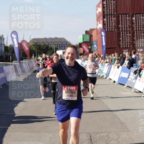 03.10.2025 - Köhlbrandbrückenlauf Jannik Wohlers http://msf.ph/oto/9083843 03.10.2025 13:18:26 Ziel 4154, 4280, 4341, 4560, 4581, 4760, 4819, 4826, 4882, 5192, 5379, 5440, 5691, 5722, 5816, 6001, 6700 meine-sportfotos.de