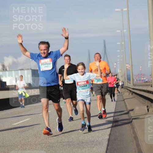 03.10.2025 - Köhlbrandbrückenlauf Jannik Wohlers http://msf.ph/oto/9083848 03.10.2025 10:06:30 Position 3 2862, 2861 meine-sportfotos.de
