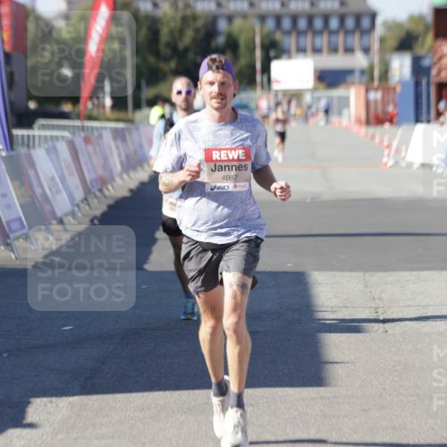03.10.2025 - Köhlbrandbrückenlauf Jannik Wohlers http://msf.ph/oto/9083854 03.10.2025 12:51:43 Ziel 4017, 4058, 4087, 6793 meine-sportfotos.de