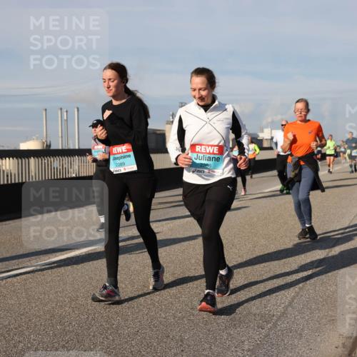 03.10.2025 - Köhlbrandbrückenlauf Lena Gebhardt http://msf.ph/oto/9083858 03.10.2025 10:05:05 Position 2 2289, 2356 meine-sportfotos.de
