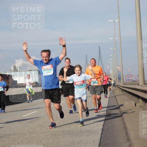 03.10.2025 - Köhlbrandbrückenlauf Jannik Wohlers http://msf.ph/oto/9083859 03.10.2025 10:06:30 Position 3 2862, 2861 meine-sportfotos.de
